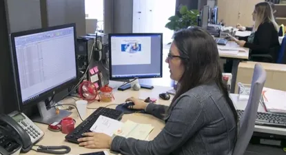 Los españoles van un promedio de 3 veces por semana a la oficina.