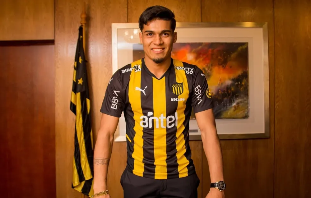 Matías Arezo espera su debut ante Cerro