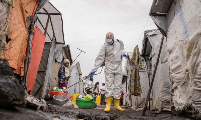 Acciones de prevención contra la mpox en un campo de desplazados en Goma, en República Democrática del Congo. EFE