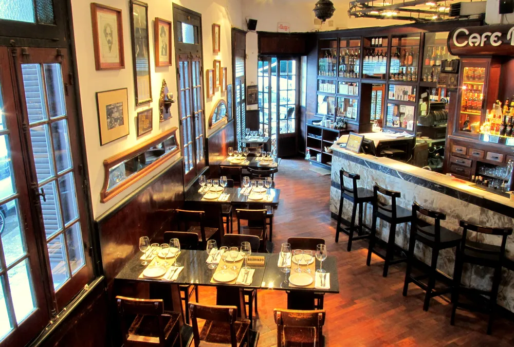 Salón principal, de ambientación histórica muy bien conservada