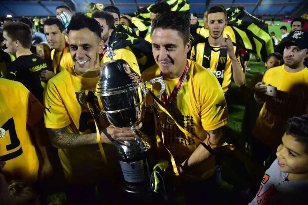 Estoyanoff y Cebolla Rodríguez celebran el título del Uruguayo