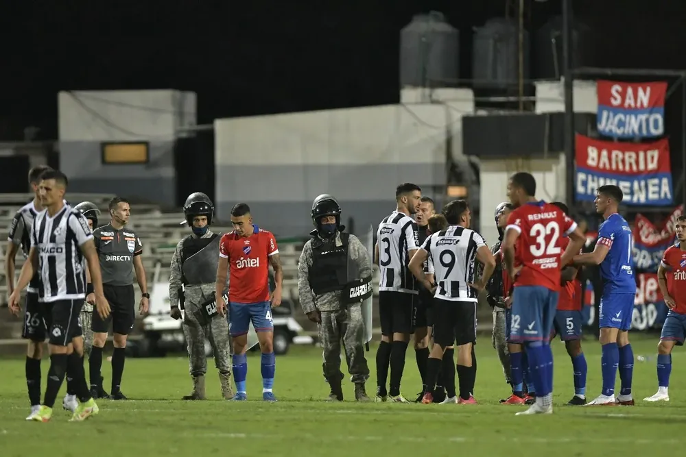 Nacional y Wanderers fueron multados