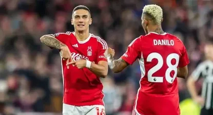 El festejo del argentino Nicolás Domínguez para el 1-0 del Forest.