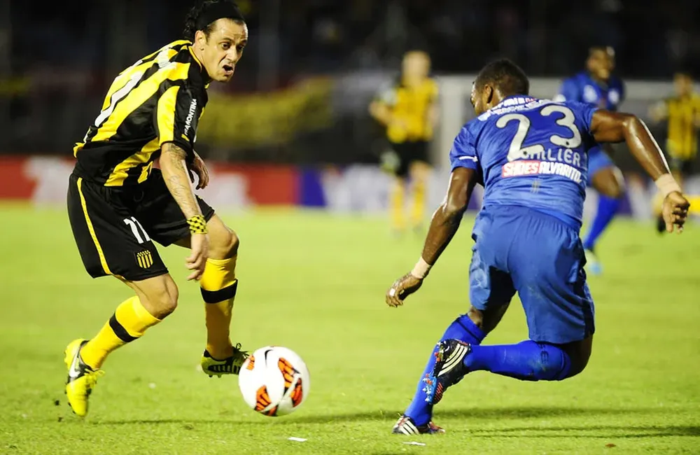 Fabián Estoyanoff otra vez fue importante y Emelec lo sufrió