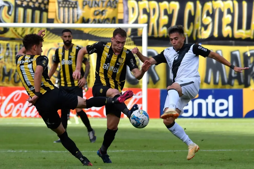 Cristóforo está casi afuera del partido por la Copa