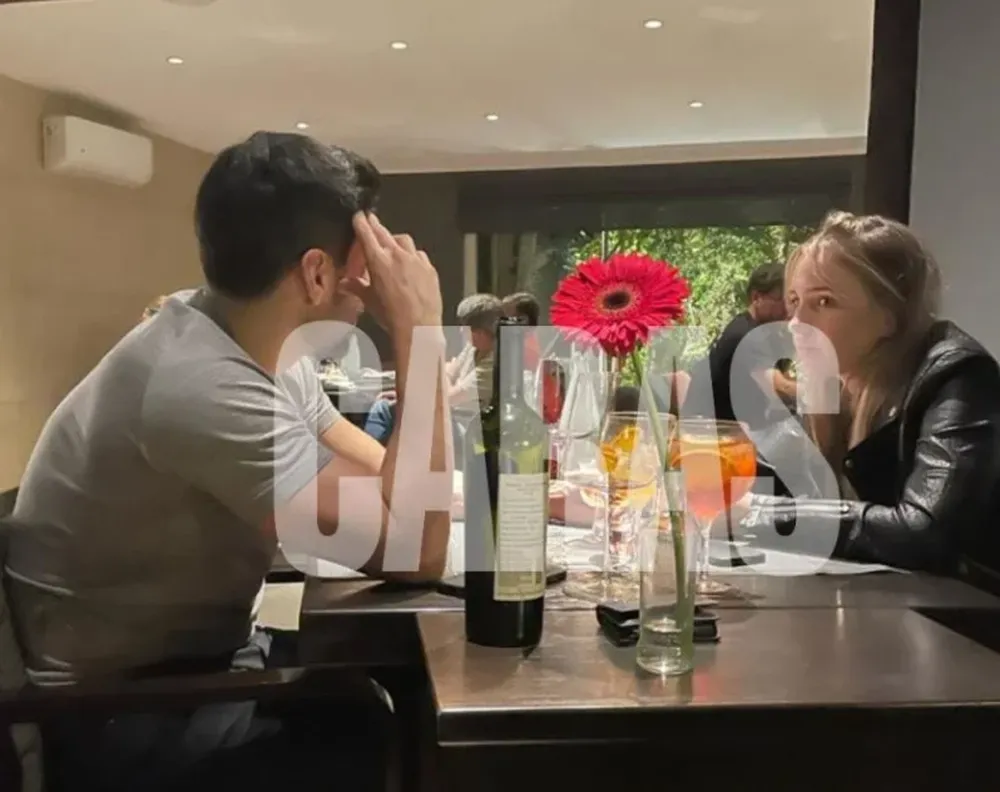 Los jóvenes fotografiados en un exclusivo restaurante de Cardales