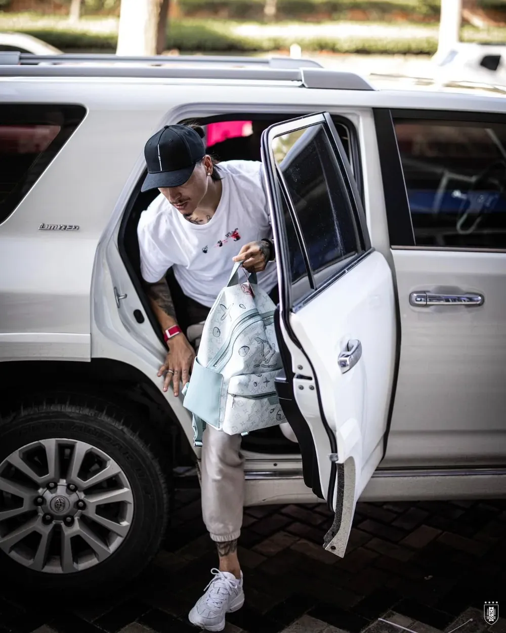 Darwin Núñez en su llegada a Barranquilla