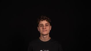 Gonzalo Aszyn tiene 22 años y es cofundador de Viatik