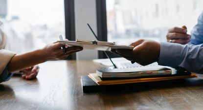 Importante agencia inmobiliaria busca empleados en California. Pexels