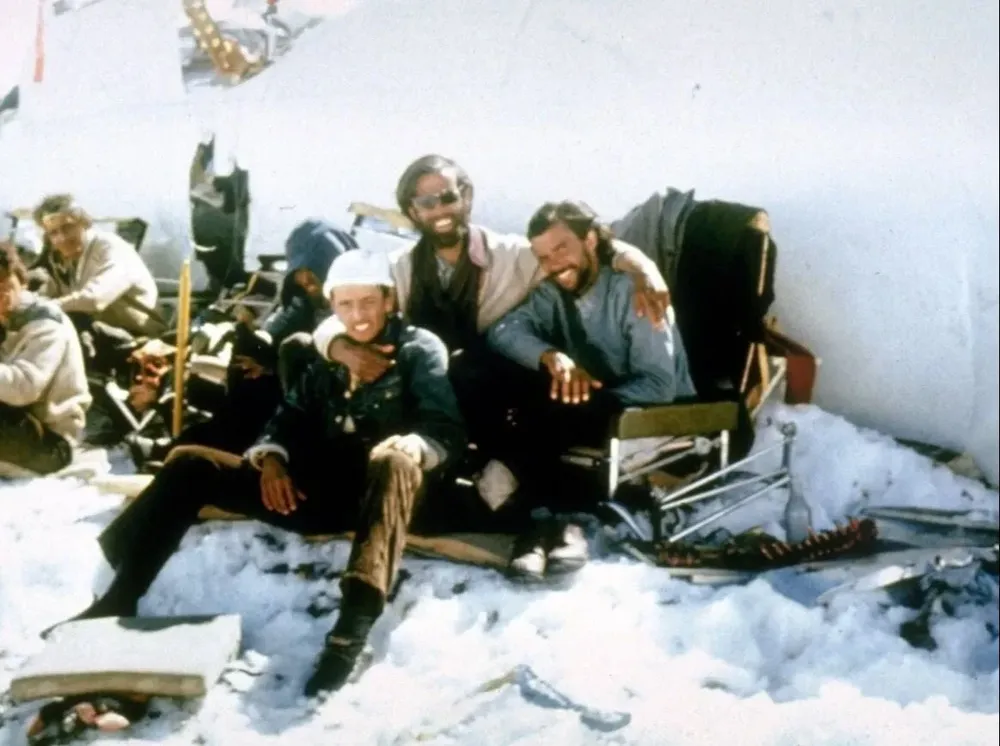 Una de las fotos tomadas por los sobrevivientes en los Andes