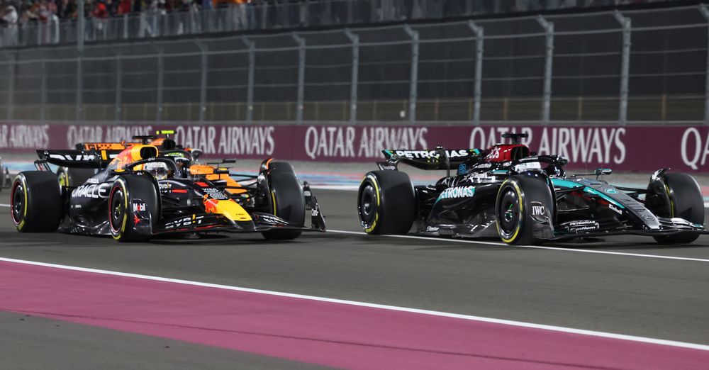 El piloto de Mercedes George Russell y el piloto de Red Bull Racing Max Verstappen, lideraron la partida en Qatar