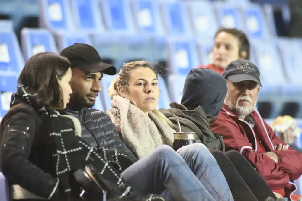 Hinchas en el Parque Central
