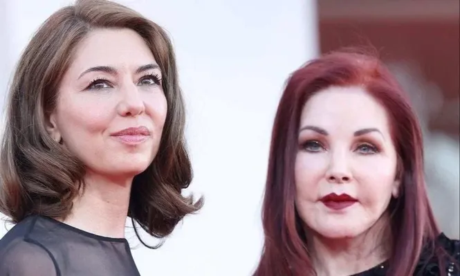 Además de estar en permanente contacto con Sofia Coppola durante la filmación, Priscilla Presley (der.) es productora ejecutiva de la película.