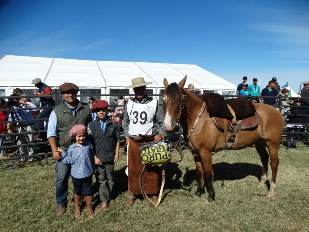 Martín Sarries distinguió al mejor domador de la Copa Dos Querencias.