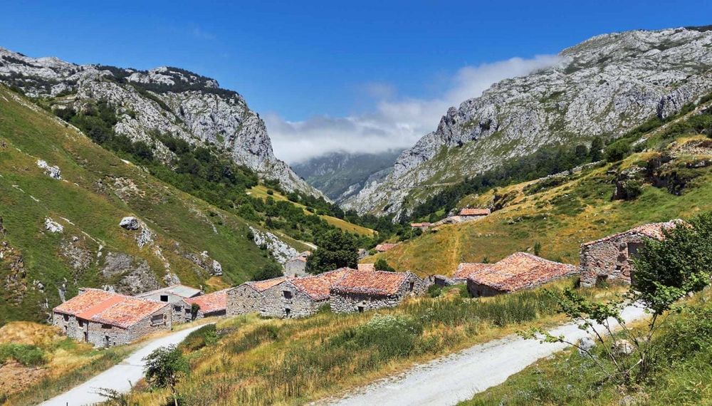 Sotres, un pueblo maravilloso encajado entre montañas.
