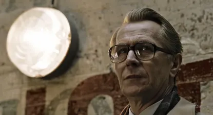 Gary Oldman como George Smiley en El topo (2011) del director Tomas Alfredson