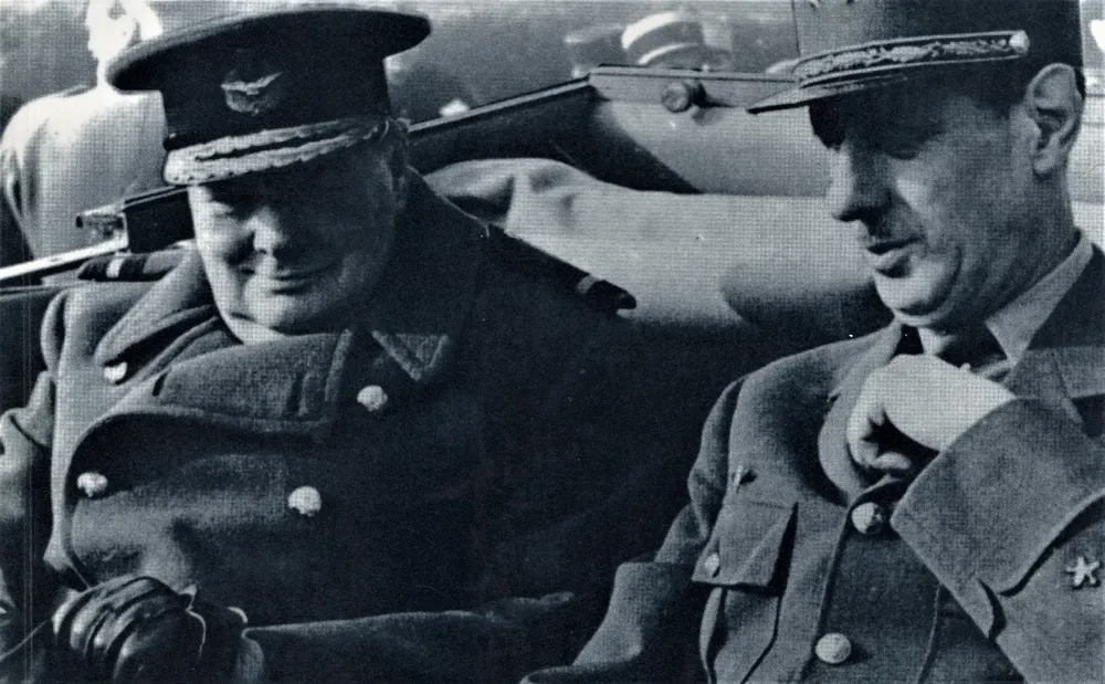Winston Churchill y Charles de Gaulle en París, el 11 de noviembre de 1944