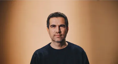 ¿con que escritor compartiria una cena alejandro de barbieri?