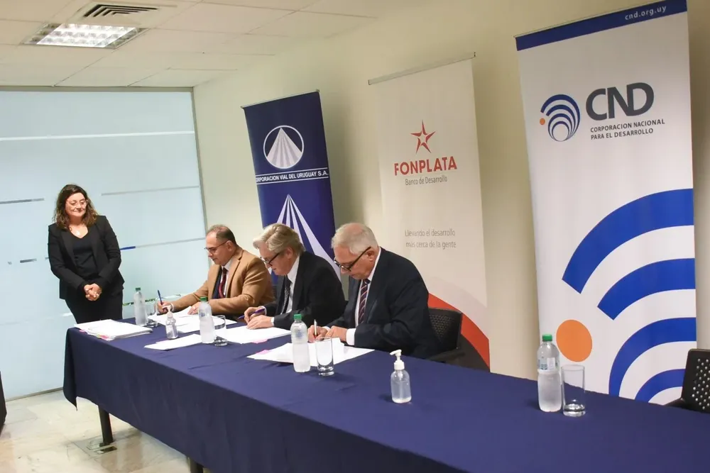 El presidente del Fonplata firmó el acuerdo con las autoridades de la CVU.