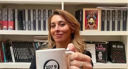 Camila Dolabjian es la conductora de Café & Negocios