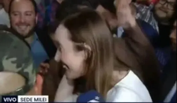 Caótica llegada de Villarruel el bunker de LLA