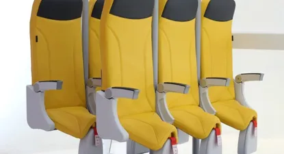 El nuevo asiento de avión con el que se viaja casi parado