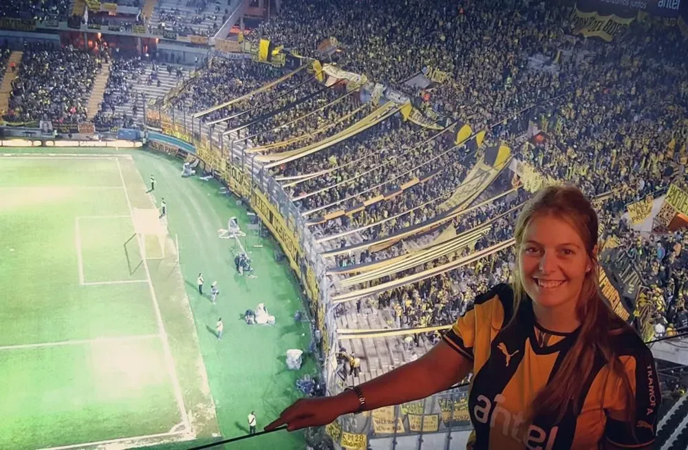 Carolina Ripoll con la Cataldi de fondo