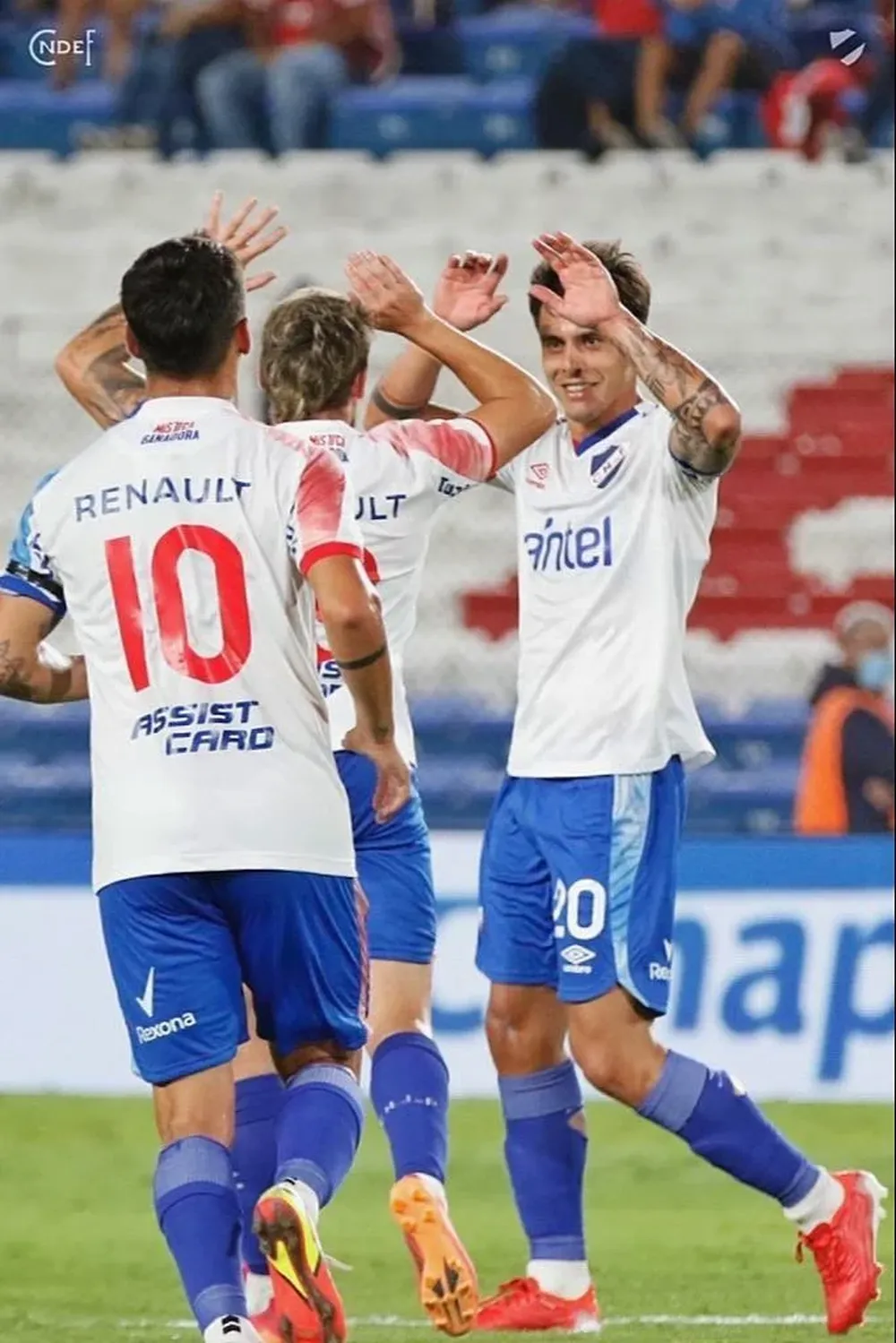 Carballo celebró con Otormín y Trezza