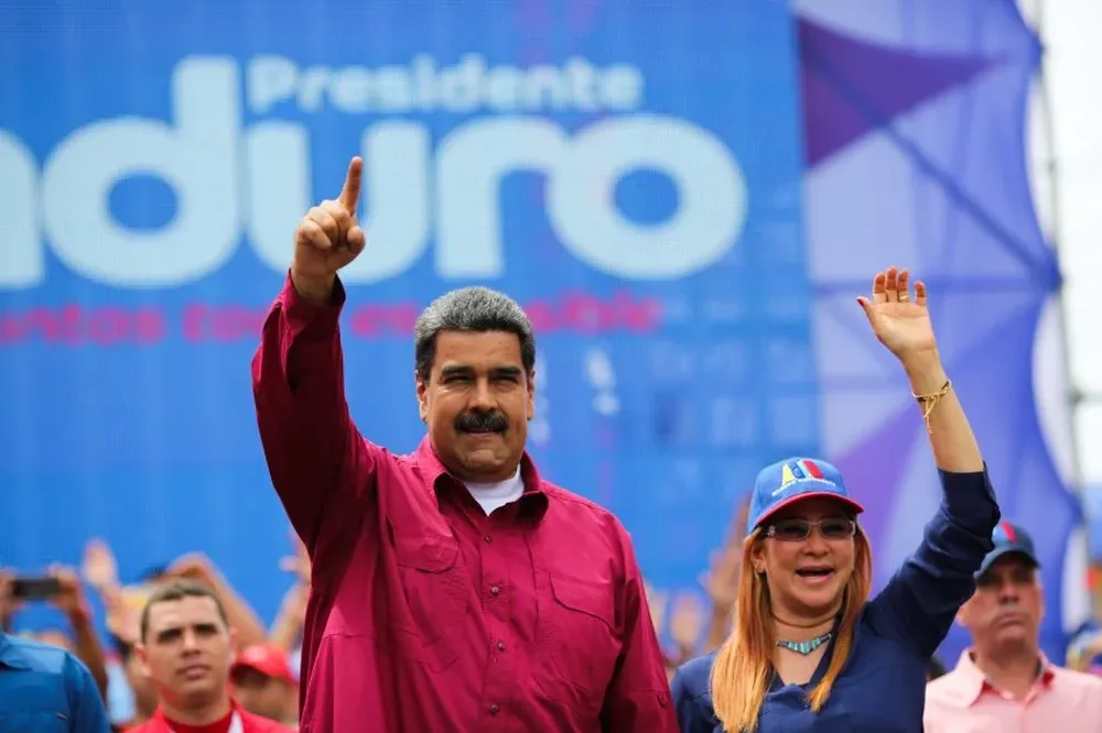 Nicolás Maduro, presidente de Venezuela, junto a la primera dama Cilia Flores durante el acto de este lunes en San Cristobal