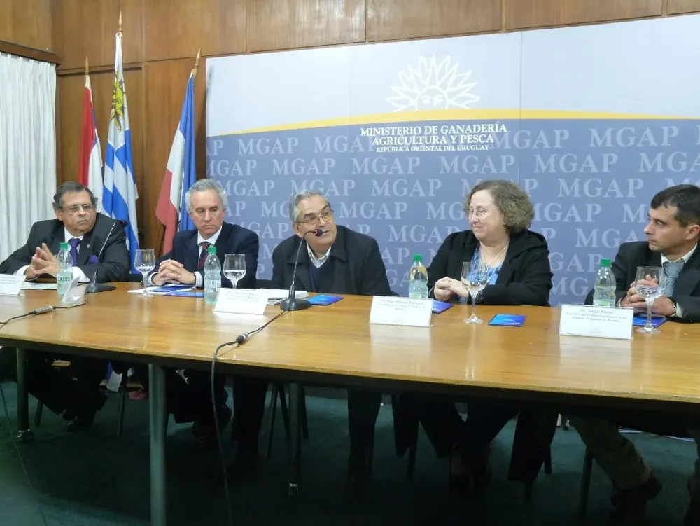 Benech, al centro, rodeado por los organizadores de Buiatría.