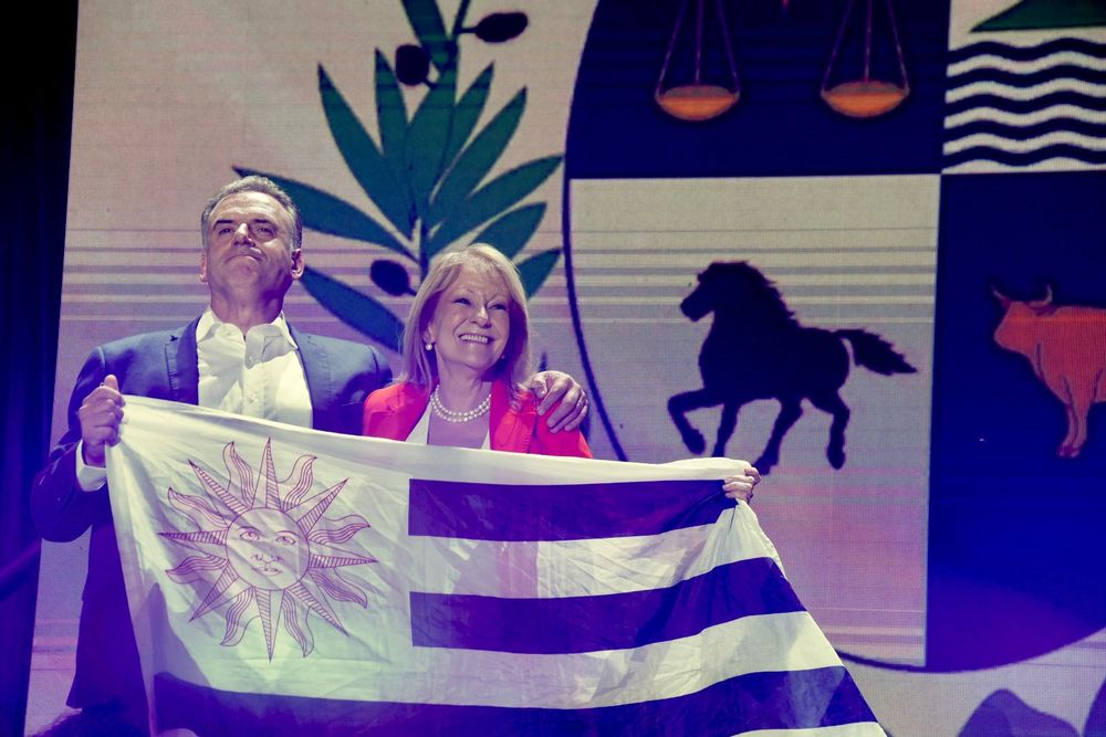 Yamandú Orsi y Carolina Cosse