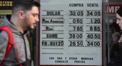 Tercera baja consecutiva del dólar; en el BROU se vende por debajo de $ 34