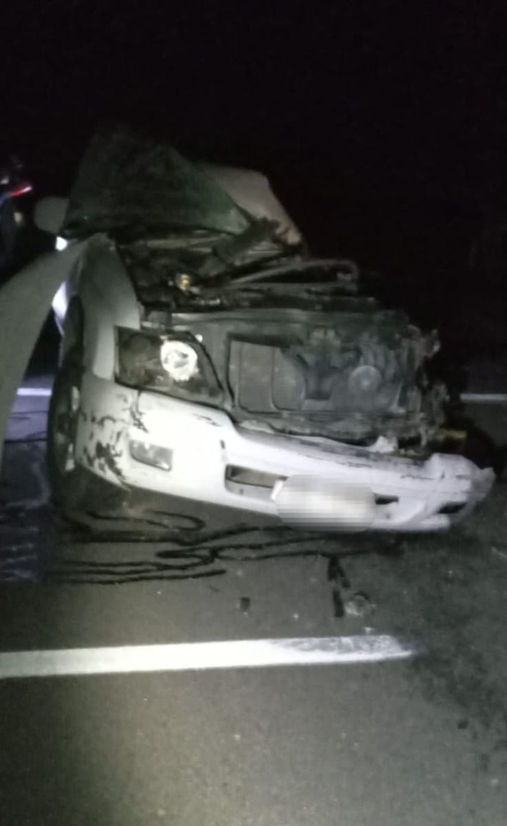 Así quedó la camioneta tras chocar de frente con el camión.&nbsp;