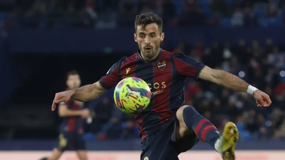 Marcelo Saracchi con la camiseta del Levante