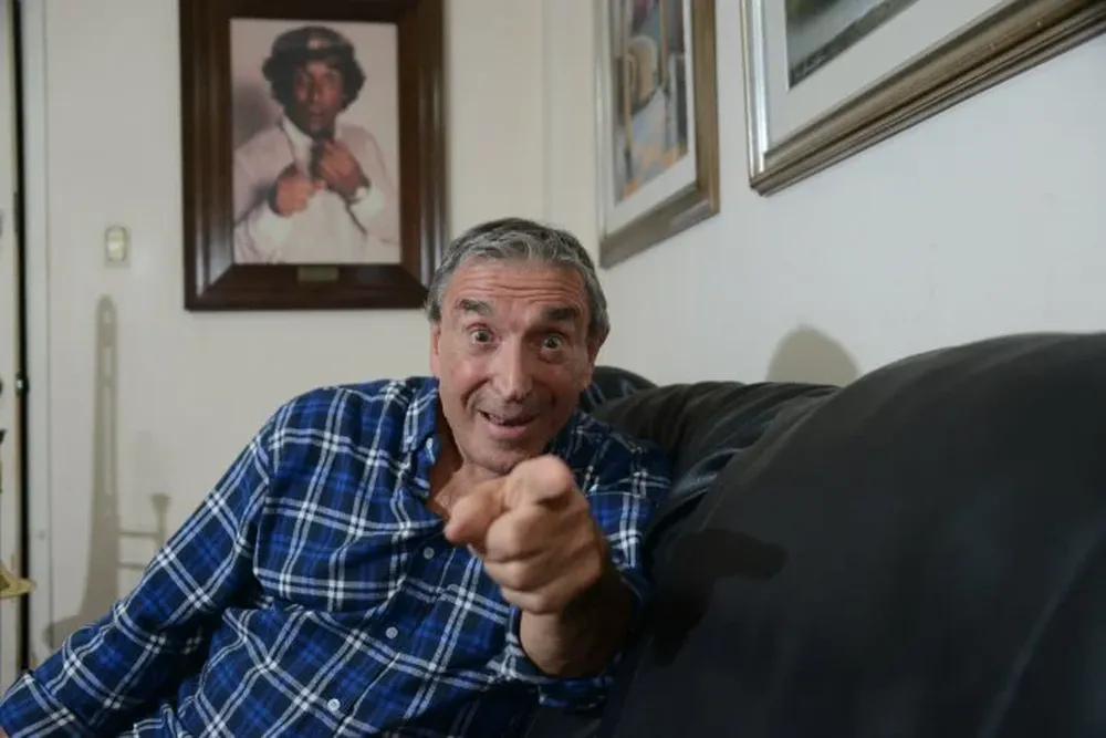 Ya me vacuné. Ahora faltan todos ustedes, dice Cacho de la Cruz en el video