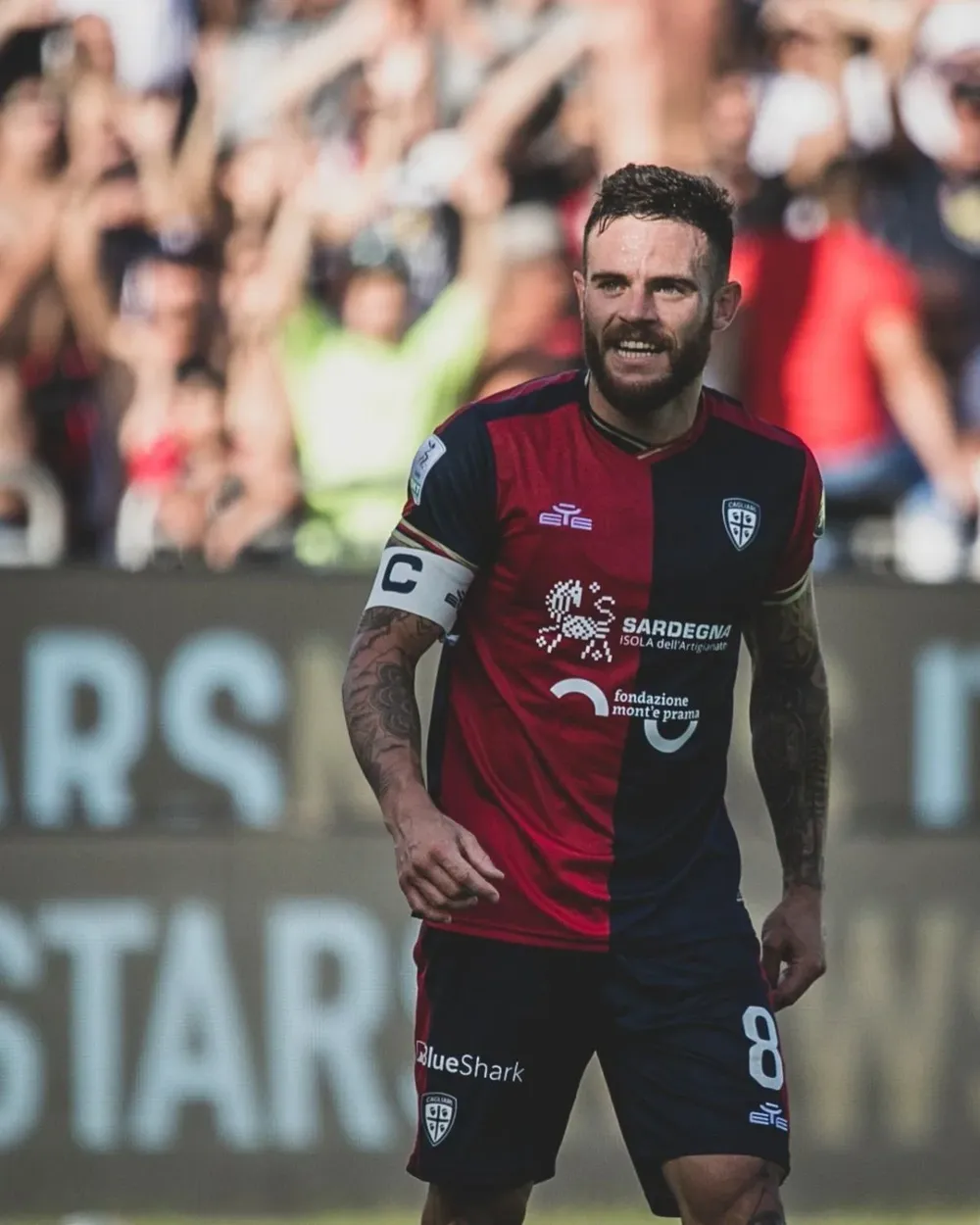 Nahitan Nandez con la cinta de capitán de Cagliari