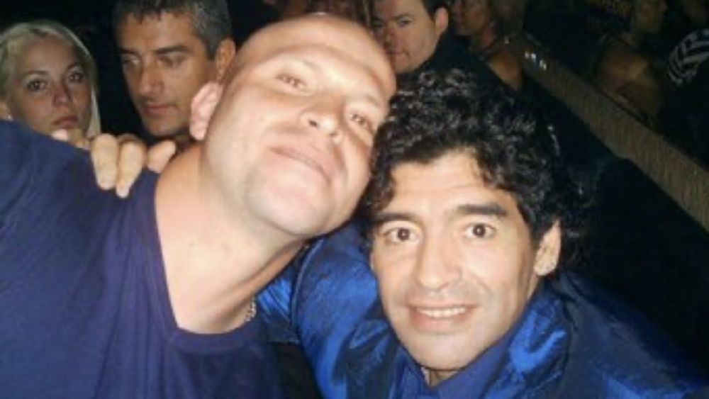 Sebastián Morquio junto a Diego Maradona
