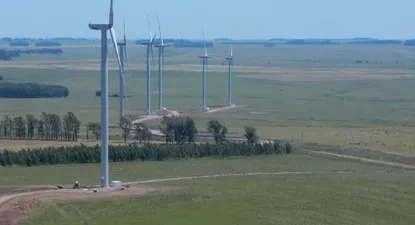 El parque eólico está ubicado sobre el kilómetro 320 de ruta 5 enTacuarembó.