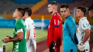 Nacional y Santiago Wanderers antes de salir a la cancha en Quito