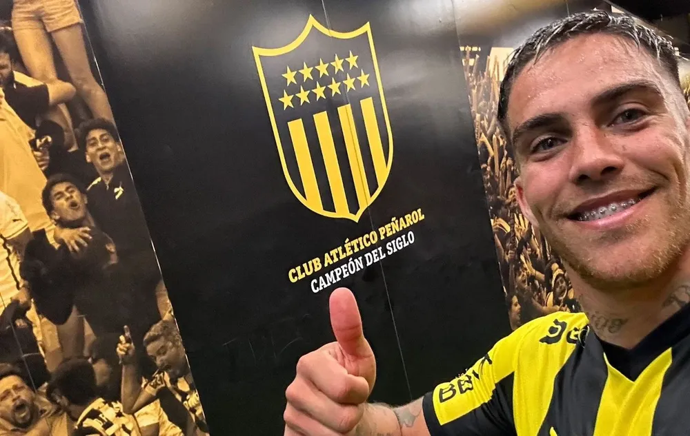 Javier Méndez, sólido como zaguero y selfie ganadora de Peñarol