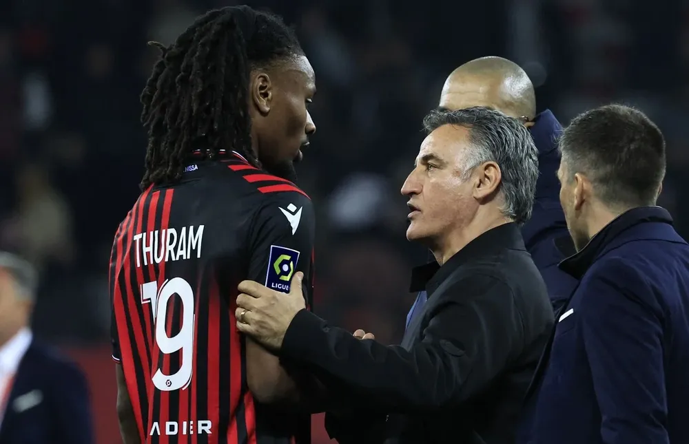 Christophe Galtier conversa con el volante del Niza Khephren Thuram