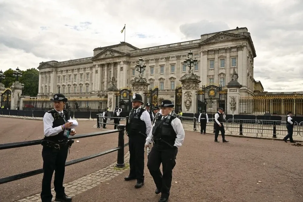 La vía que lleva al Palacio de Buckingham fue cerrada a la circulación en previsión de la coronación del sábado