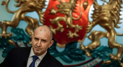 El nuevo Orbán de Europa se llama Rumen Radev. No es una figura nueva en Bulgaria. Era presidente desde 2017 pero asumió como primer ministro en abril tras dimitir a su anterior cargo unos meses antes.&nbsp;