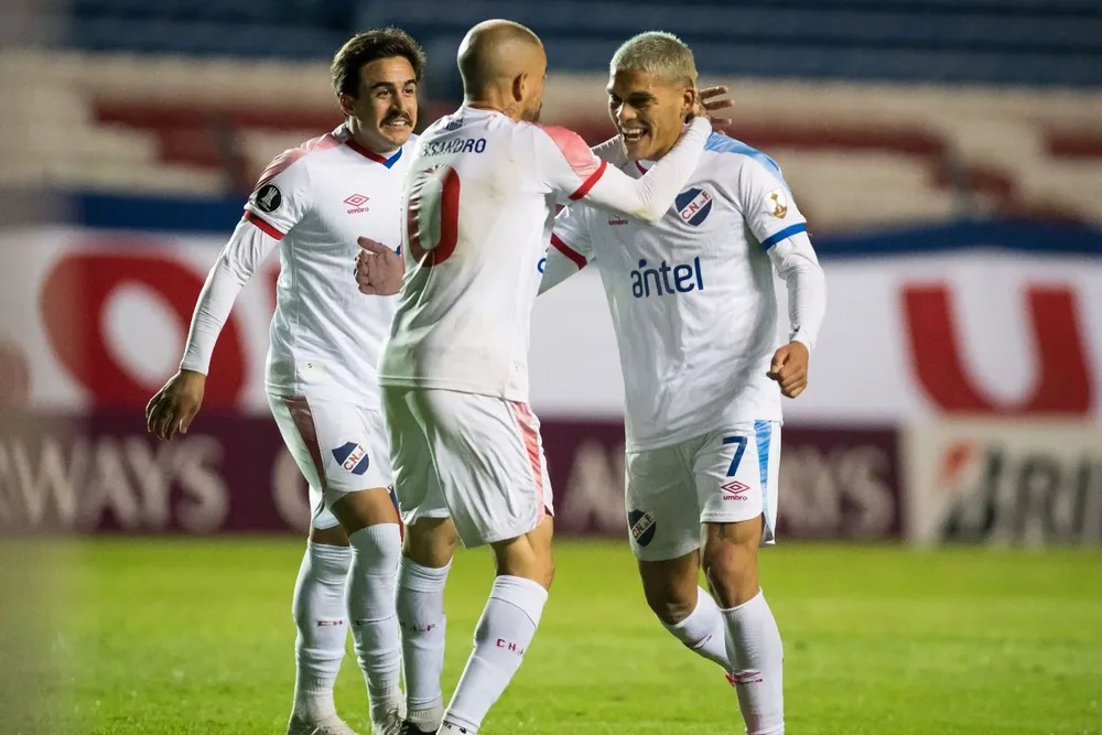 Buena pibe, parece decirle DAlessandro a Ocampo