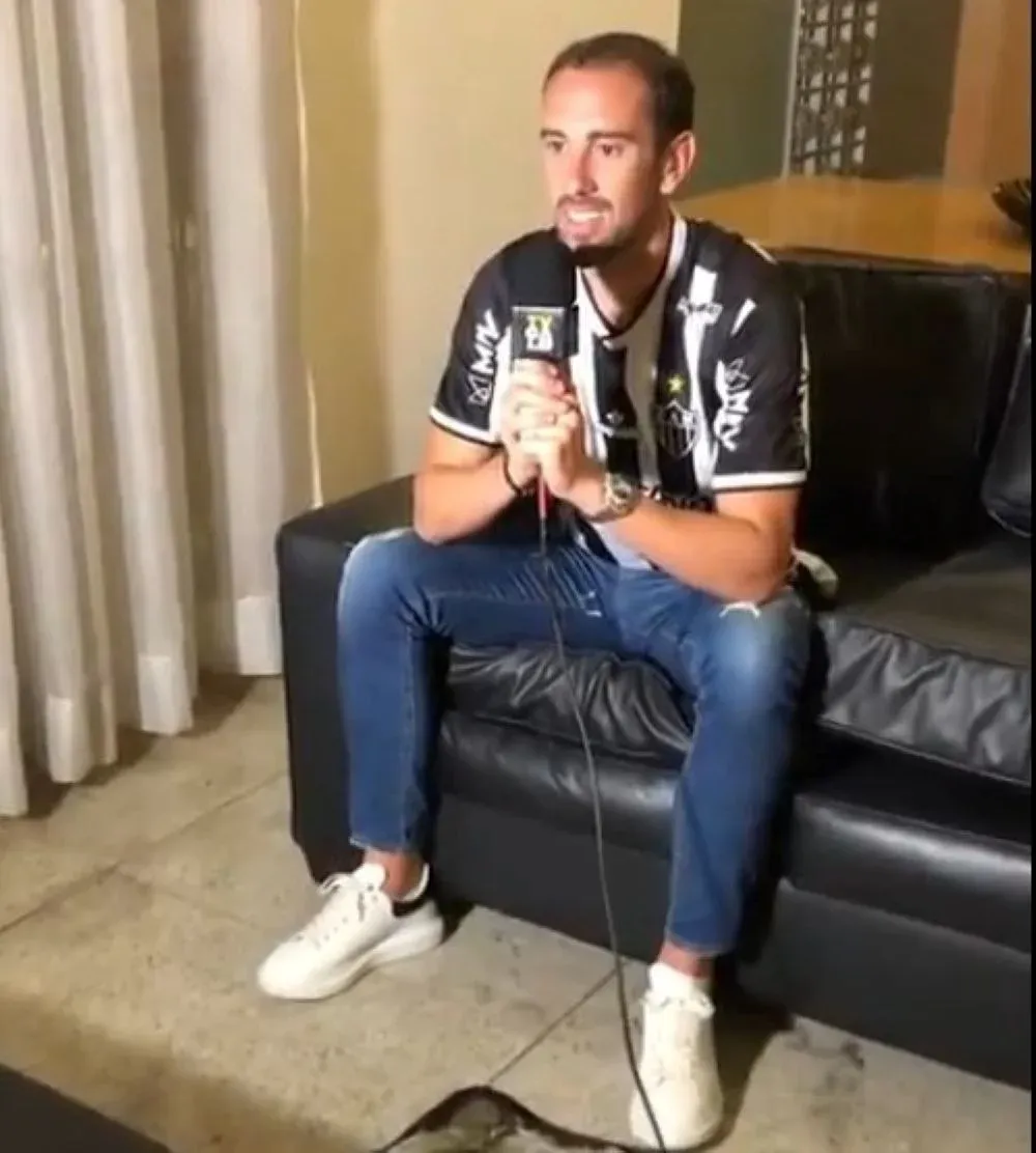 Diego Godín fue presentado con un tema de No Te Va Gustar