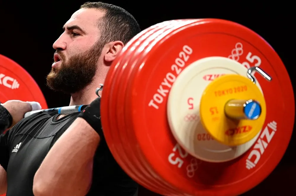 Simon Martirosyan, plata en pesas