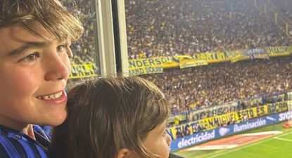 Bautista y Silvestre, los dos hijos varones menores de Edinson Cavani, fueron a La Bombonera a ver a Boca Juniors