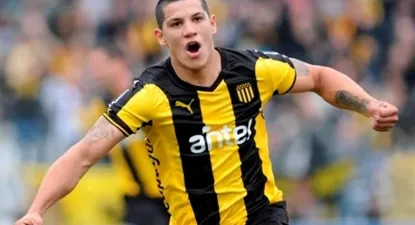 Carlos Núñez durante su etapa en Peñarol