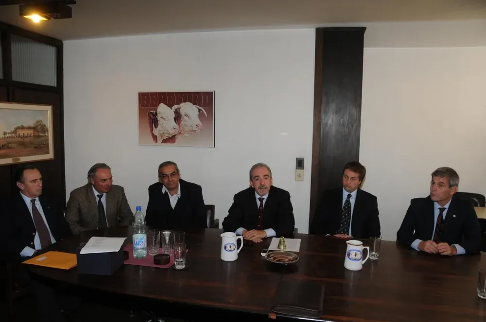 Nuevo Presidente para la Sociedad de Criadores de Hereford del Uruguay SCHU.Ricardo Reilly es el nuevo presidente (2do desde der.)