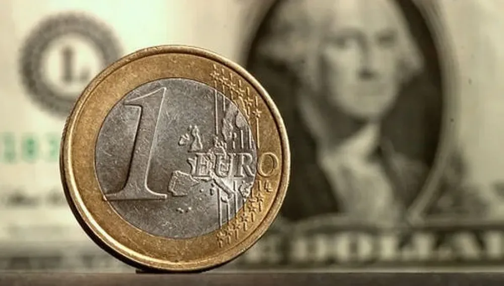 El euro se cambió hoy por encima de 1,0650 dólares, después de la publicación de datos de la economía estadounidense y de la zona del euro.